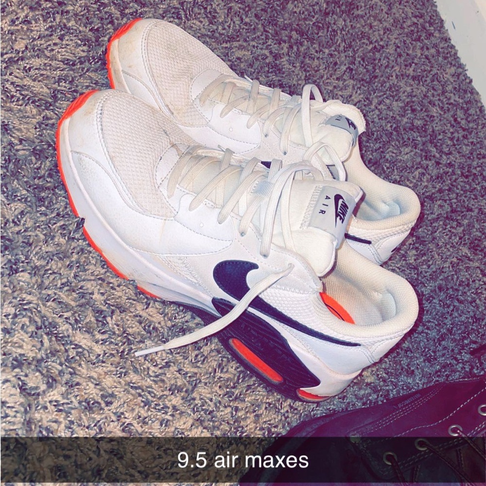 Mens Nike air maxes size 9.5